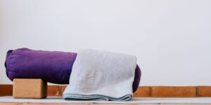 Worauf Sie bei hochwertigen Yogamatten und -stützen achten sollten?