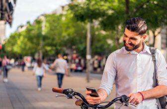 Wie können Männer mühelos vom Tagesoutfit zum Abendoutfit wechseln?