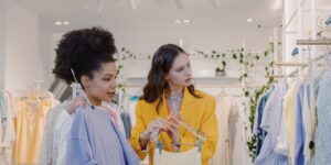 Wie können Sie Damenbekleidung für einen einzigartigen Look kombinieren?