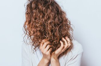 Was sind die besten Haarpflegetipps für lockiges Haar?